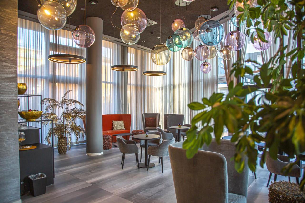 J44 Lifestyle Hotel Lido di Jesolo Exterior photo The lounge at the airport